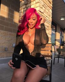 Babe with hot tits Dillion